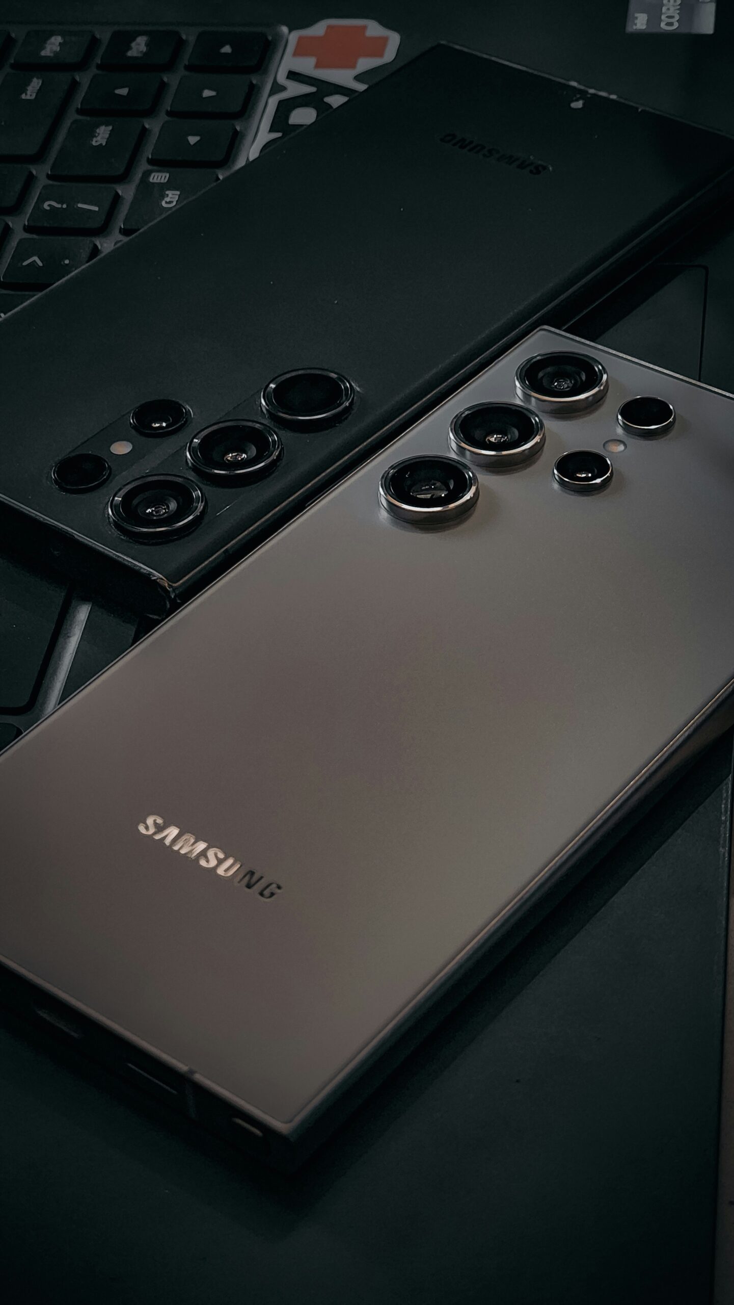 Samsung Galaxy S25 Ultra smartphone showing display and camera design