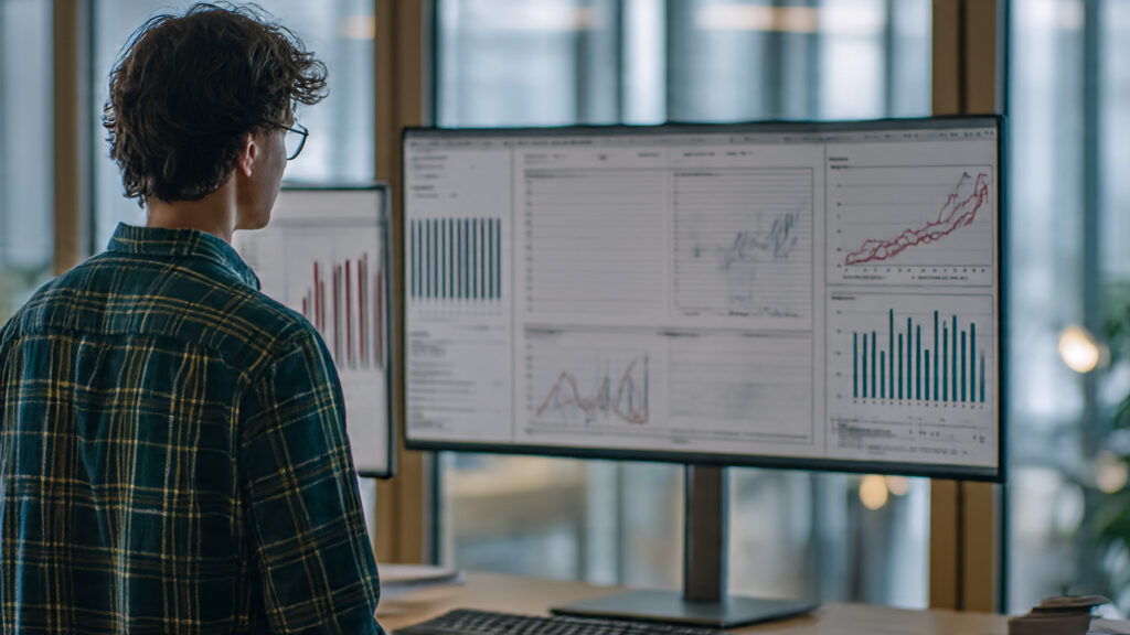 Content creator using Google Gemini 3 AI insights for SEO optimization