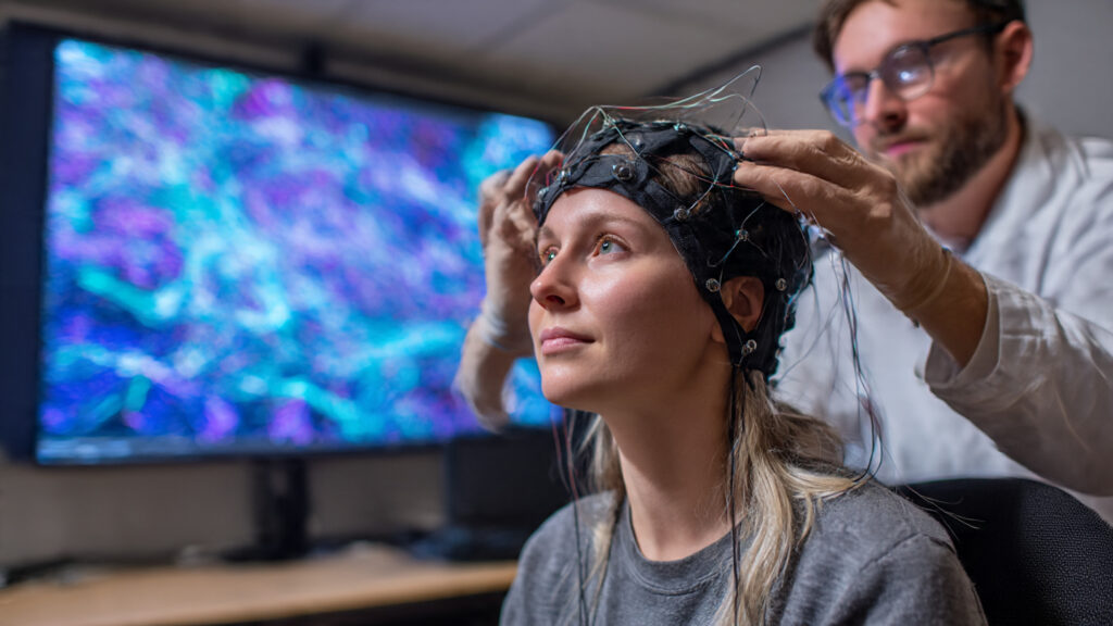 non invasive EEG headset uses for research and neurotech studies