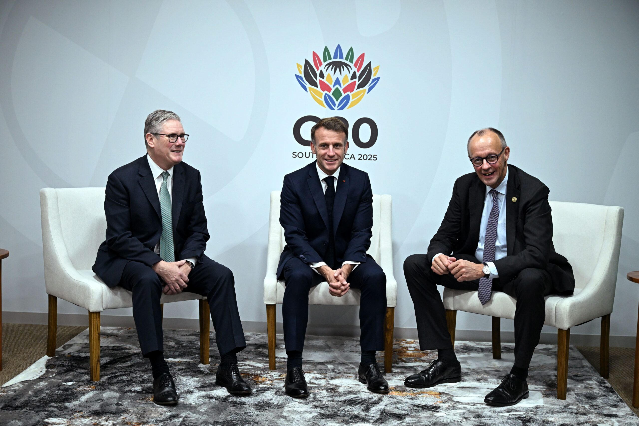 Keir Starmer and Emmanuel Macron sitting together at the G20 Summit discussing Ukraine peace plan